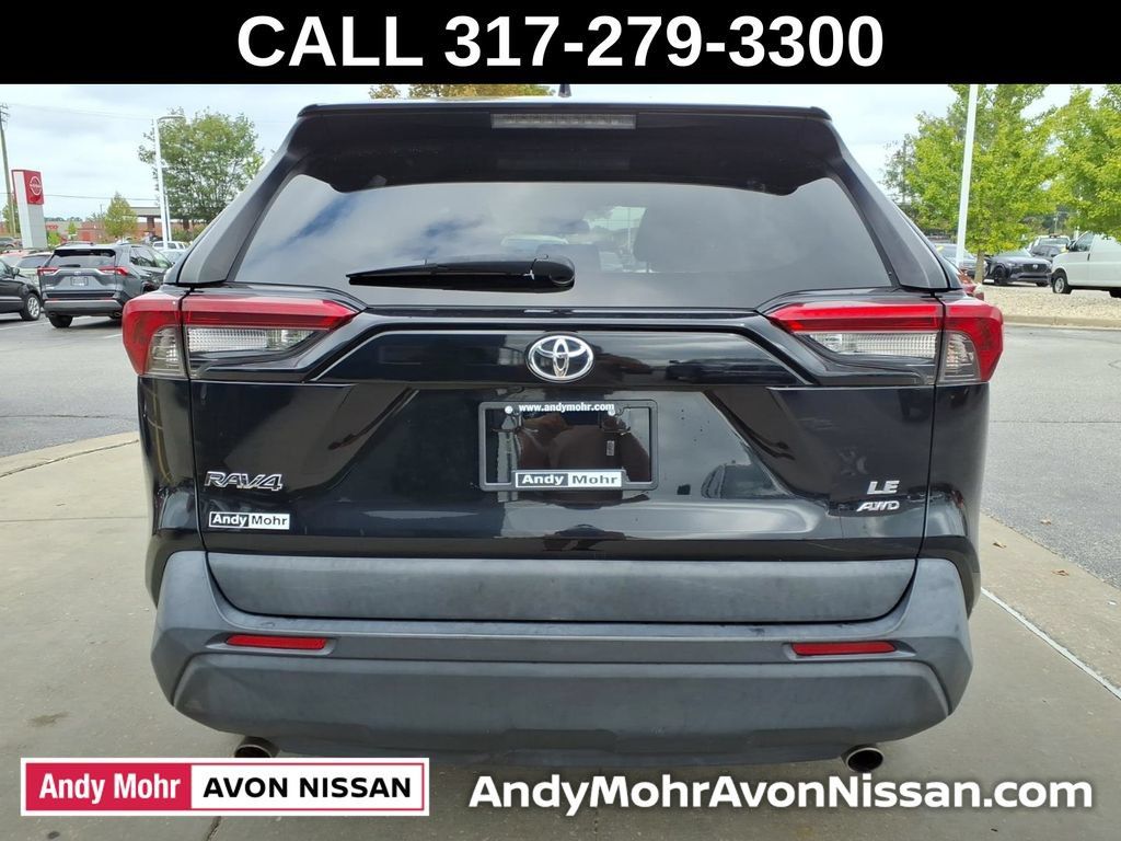 Used 2019 Toyota RAV4 LE AWD/4WD image 11