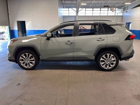 Used 2021 Toyota RAV4 XLE Premium image 6