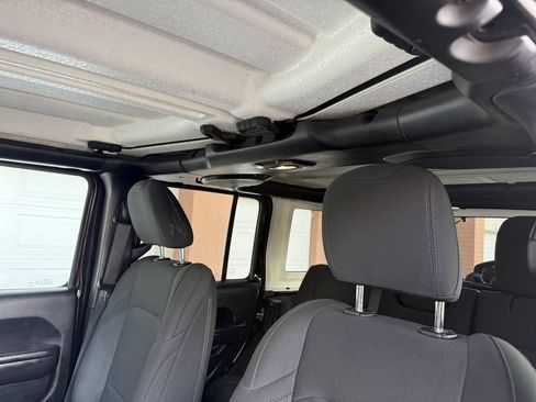 Used 2018 Jeep Wrangler Unlimited Sport AWD/4WD image 23