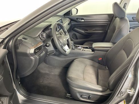 Used 2024 Nissan Altima 2.5 SV AWD/4WD image 17