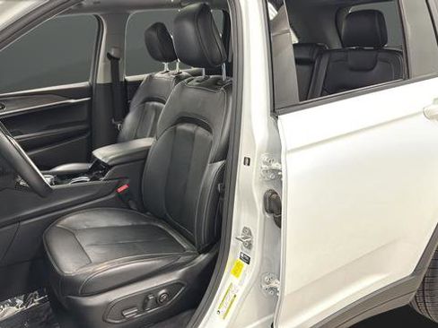 Used 2022 Jeep Grand Cherokee Limited image 7