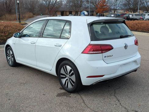 Used 2017 Volkswagen e-Golf SEL Premium image 6