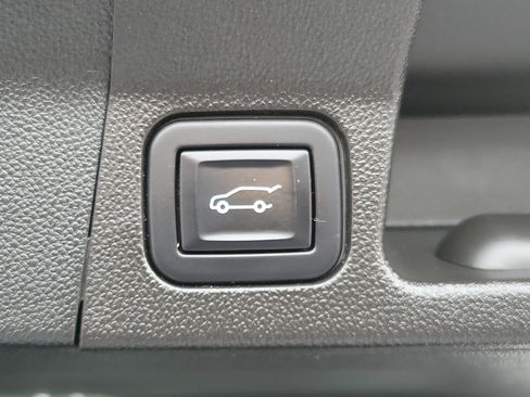 Used 2023 GMC Acadia SLT w/ Preferred Package AWD/4WD image 12