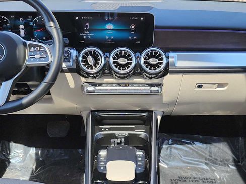 Used 2021 Mercedes-Benz GLB 250 4MATIC image 15