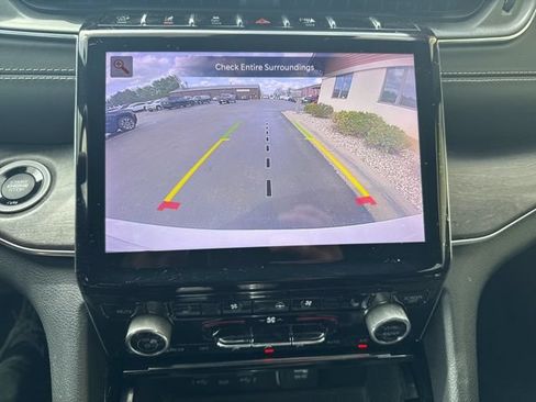 Used 2021 Jeep Grand Cherokee L Overland w/ Luxury Tech Group IV AWD/4WD image 40