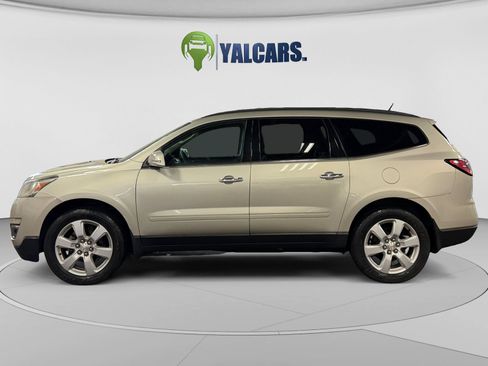 Used 2016 Chevrolet Traverse LT w/ Style and Technology Package FWD image 2