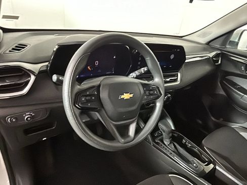 Used 2025 Chevrolet TrailBlazer LT FWD image 15