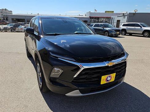 Used 2023 Chevrolet Blazer LT image 7