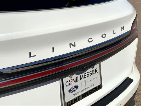 Used 2022 Lincoln Nautilus Reserve FWD image 10