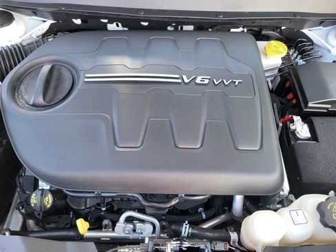 Used 2022 Jeep Cherokee Trailhawk AWD/4WD image 31