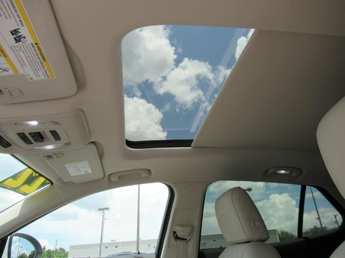 Used 2022 Buick Envision Avenir w/ Technology Package II FWD image 18