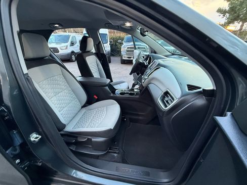 Used 2020 Chevrolet Equinox LS image 29