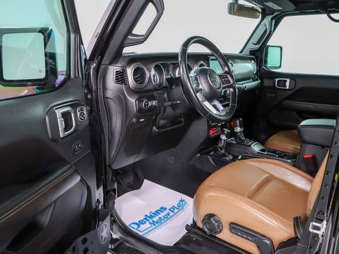 Used 2020 Jeep Gladiator Rubicon image 3