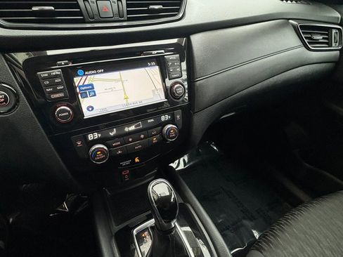 Used 2017 Nissan Rogue SV w/ SV Premium Package image 15