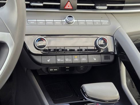 Used 2025 Hyundai Elantra SEL image 26