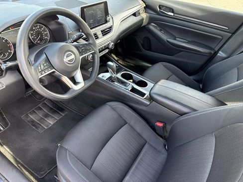 Used 2024 Nissan Altima 2.5 SV image 10