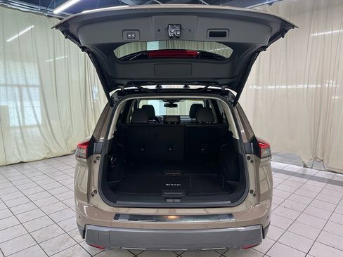 Used 2025 Nissan Rogue SL w/ Tech Package image 8