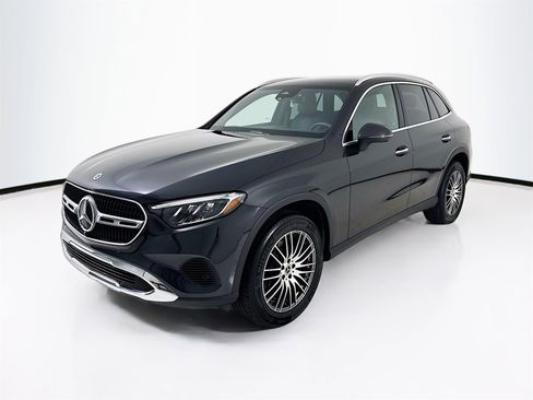 Used 2026 Mercedes-Benz GLC 300 image 3