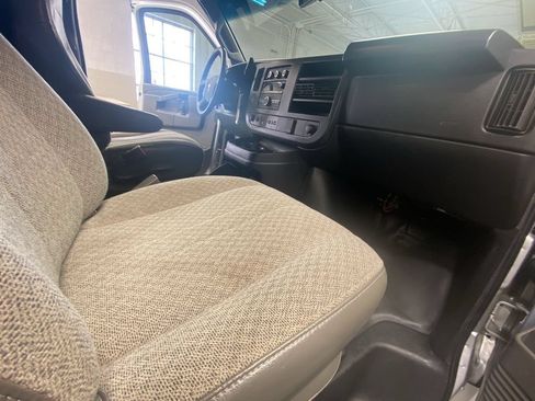 Used 2022 Chevrolet Express 2500 w/ Enhanced Convenience Package RWD image 37