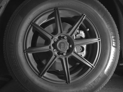 Used 2021 Ford Explorer XLT w/ Equipment Group 202A RWD image 9