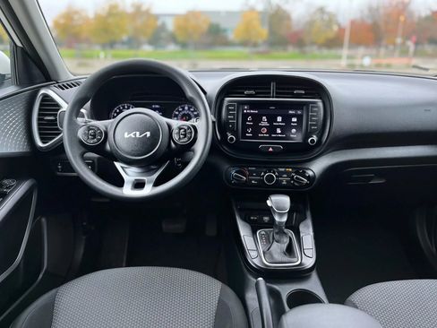 Used 2022 Kia Soul LX image 13