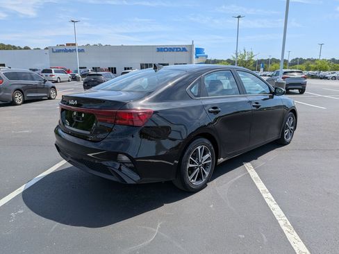Used 2024 Kia Forte LXS FWD image 3