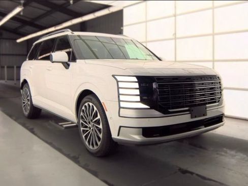 Certified 2026 Hyundai Palisade Calligraphy AWD/4WD image 3