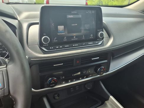 Used 2026 Nissan Rogue SV FWD image 11