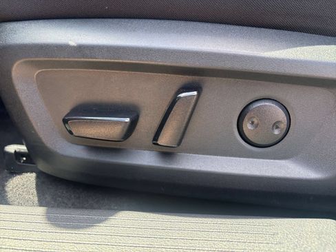 Used 2025 Nissan Rogue SV AWD/4WD image 22