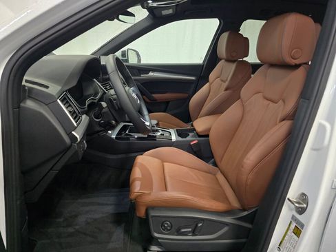 Certified 2025 Audi Q5 2.0T Premium w/ Convenience Plus Package image 13