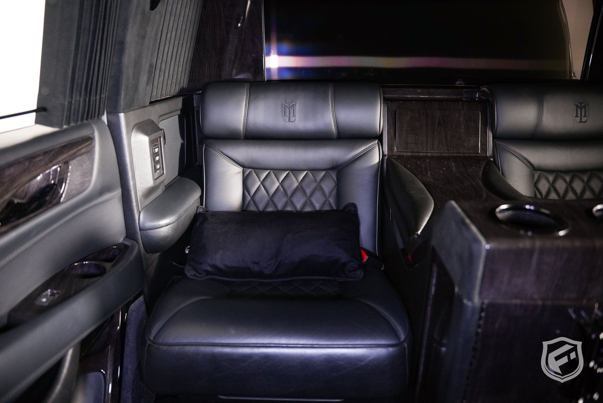 Used 2018 Cadillac Escalade ESV Platinum AWD/4WD image 36