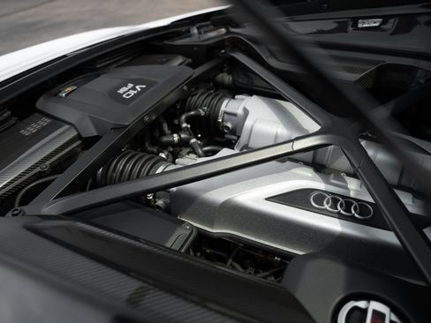 Certified 2023 Audi R8 V10 performance w/ Premium Package RWD image 37