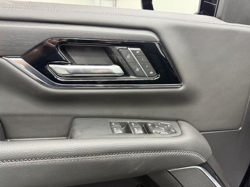 Used 2026 GMC Yukon Denali w/ Denali Reserve Package AWD/4WD image 11