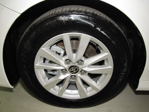 Used 2025 Toyota Camry LE w/ Convenience Package FWD image 26