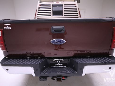 Used 2012 Ford F250 Lariat w/ Lariat Interior Pkg image 4