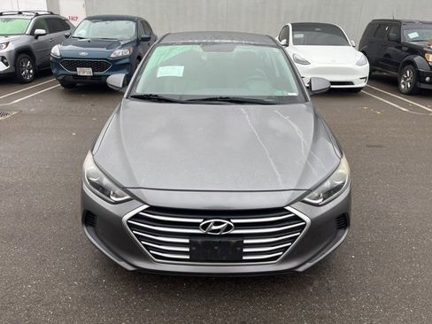 Used 2018 Hyundai Elantra SE image 2