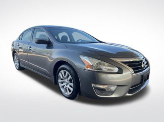 Used 2015 Nissan Altima 2.5 S w/ Power Driver Seat Package FWD video 3
