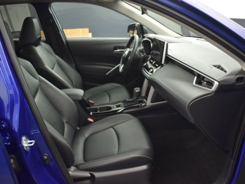 Used 2025 Toyota Corolla Cross XLE w/ Convenience Package image 10