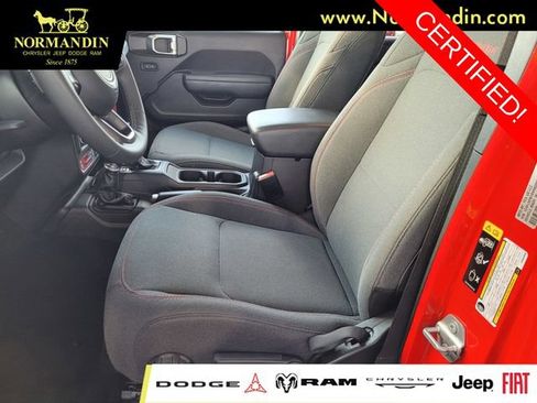 Certified 2025 Jeep Wrangler Unlimited Rubicon w/ Convenience Group AWD/4WD image 17