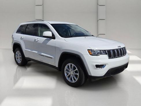 Used 2022 Jeep Grand Cherokee Laredo E AWD/4WD image 7