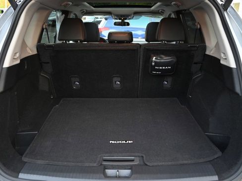 Used 2023 Nissan Rogue SV w/ SV Premium Package image 21