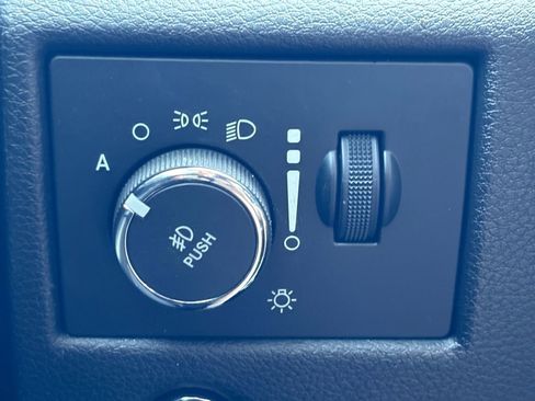 Used 2021 Jeep Grand Cherokee Limited w/ Sun & Sound Group image 3