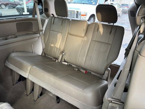 Used 2015 Chrysler Town & Country Touring-L w/ Driver Convenience Group image 30