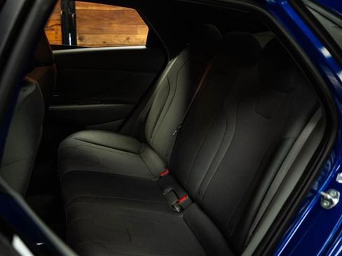 Used 2021 Hyundai Elantra SE FWD image 10