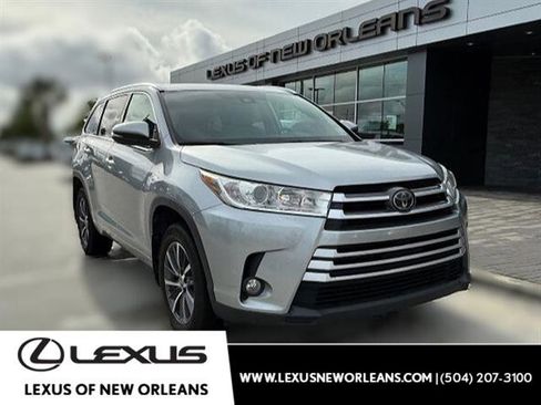Used 2018 Toyota Highlander XLE FWD image 1