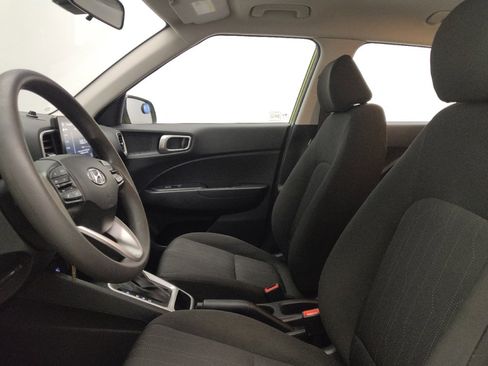 Used 2021 Hyundai Venue SE FWD image 17