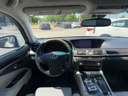 Used 2013 Lexus LS 460 w/ Comfort Pkg RWD image 14