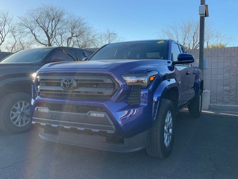 Certified 2025 Toyota Tacoma SR5 image 2