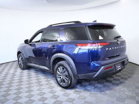 Used 2024 Nissan Pathfinder SV image 6