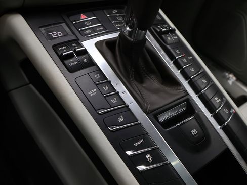 Used 2016 Porsche Macan S w/ Infotainment Package AWD/4WD image 27